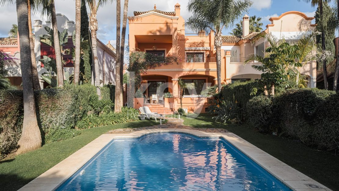 A 6-Bedroom Villa with Private Pool and Garden in La Alzambra, Nueva Andalucía