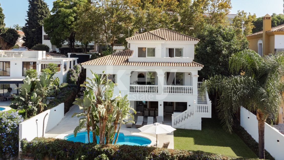 Recently Renovated Luxury 5 bedroom Villa in Nueva Andalucía 