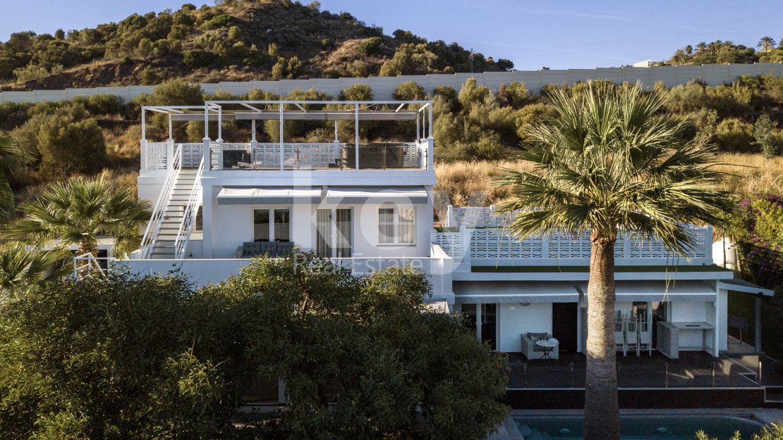 Prime Investment Opportunity: Redevelopment-Ready Villa with High Rental Potential