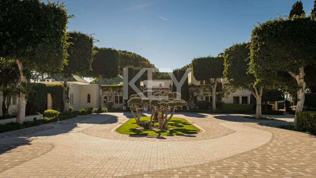 Роскошный оазис на берегу моря - непревзойденные удобства, потрясающие виды и безупречный сервис на Золотой Миле Марбельи