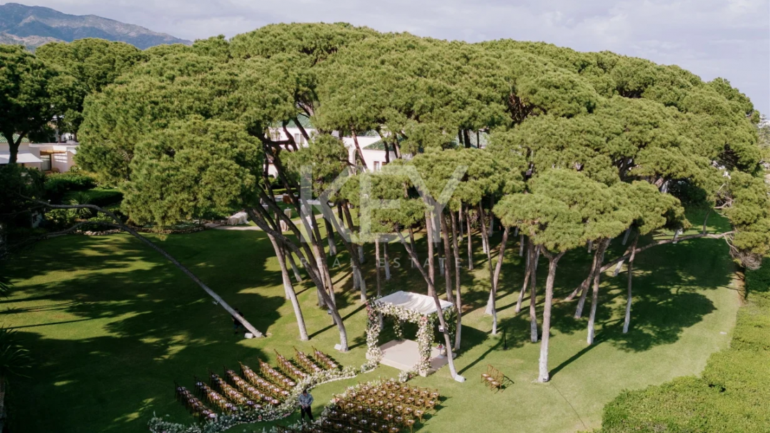 A beachfront oasis of luxury - unmatched amenities, stunning views, and impeccable service in Marbella Golden Mile