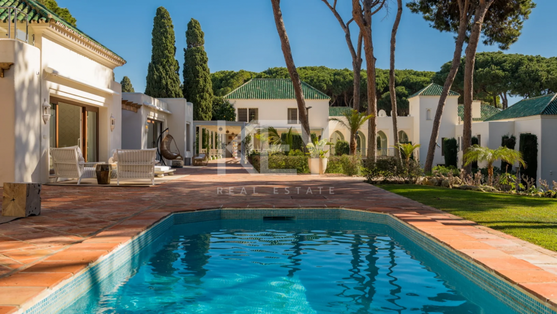 A beachfront oasis of luxury - unmatched amenities, stunning views, and impeccable service in Marbella Golden Mile