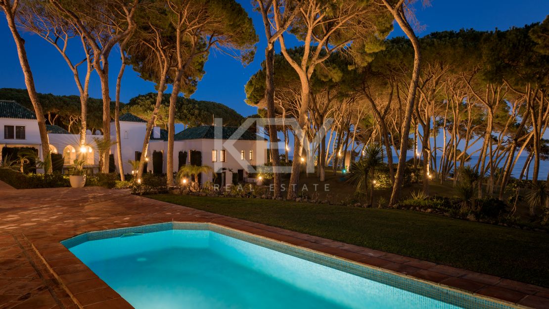 Роскошный оазис на берегу моря - непревзойденные удобства, потрясающие виды и безупречный сервис на Золотой Миле Марбельи