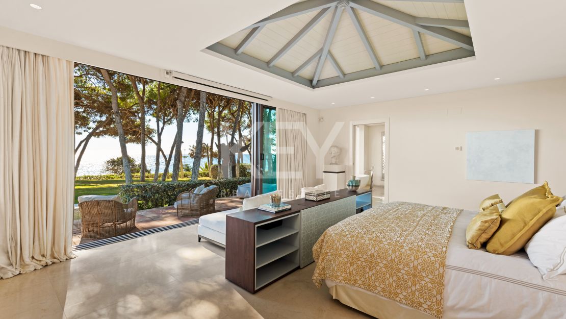 A beachfront oasis of luxury - unmatched amenities, stunning views, and impeccable service in Marbella Golden Mile