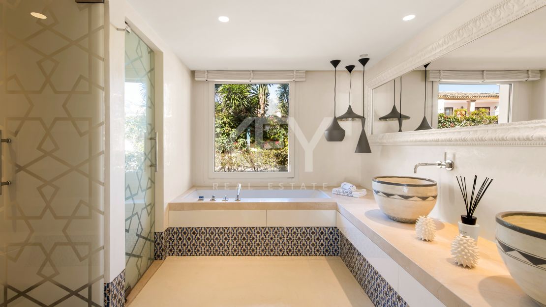 Роскошный оазис на берегу моря - непревзойденные удобства, потрясающие виды и безупречный сервис на Золотой Миле Марбельи