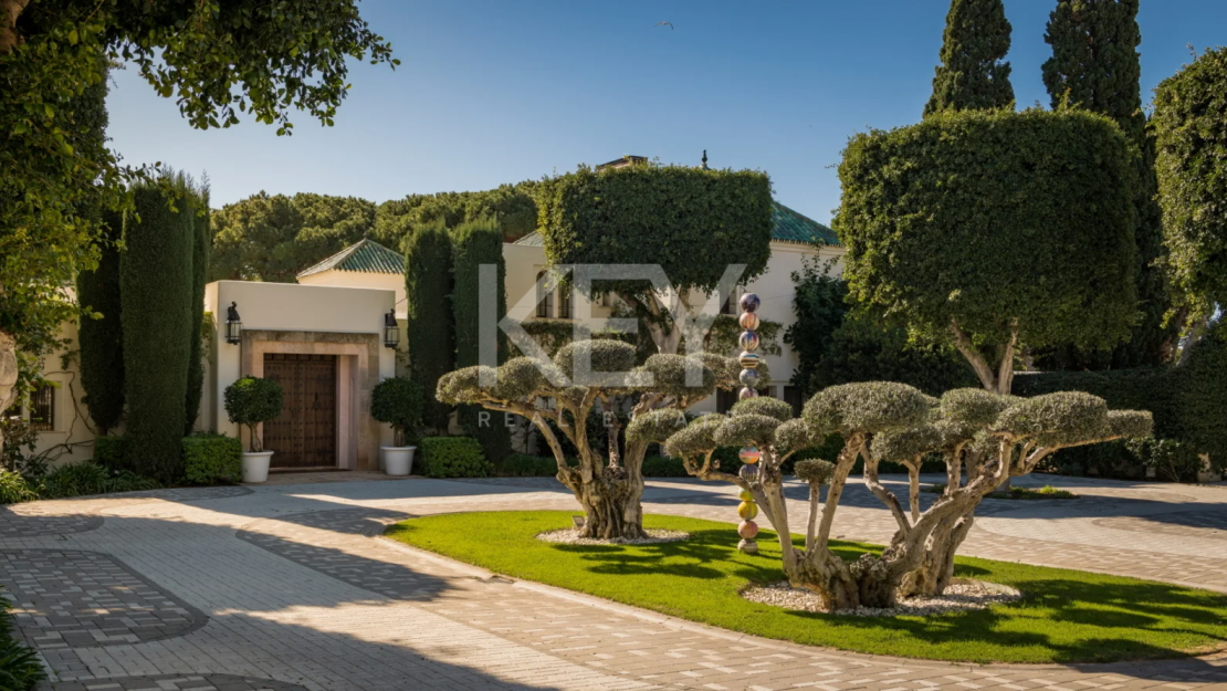 A beachfront oasis of luxury - unmatched amenities, stunning views, and impeccable service in Marbella Golden Mile