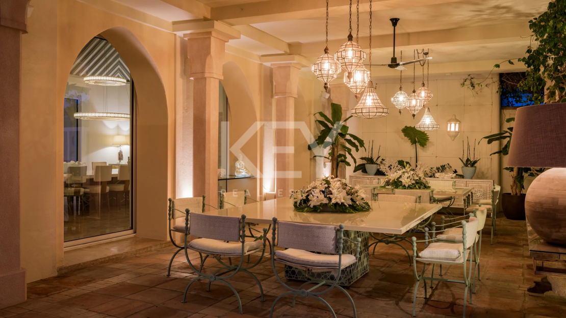 A beachfront oasis of luxury - unmatched amenities, stunning views, and impeccable service in Marbella Golden Mile