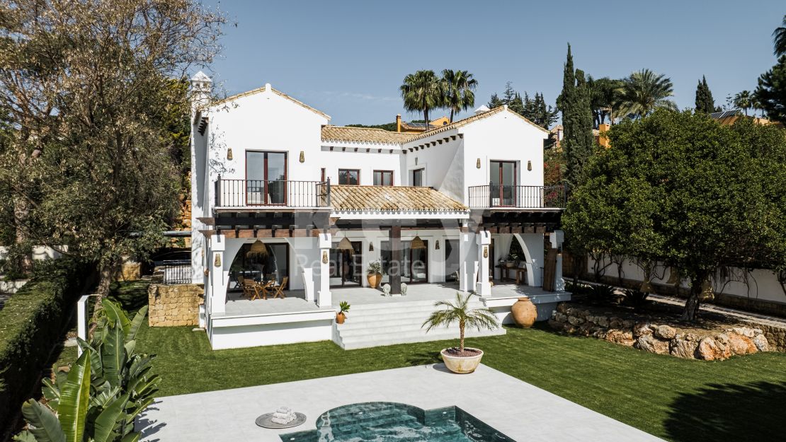 Elegant Andalusian Cortijo Style Home in Prestigious Hacienda Las Chapas