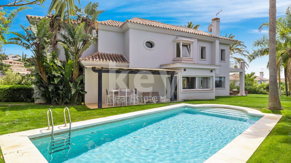 Una acogedora villa de 4 dormitorios en alquiler vacacional en El Rosario, Marbella