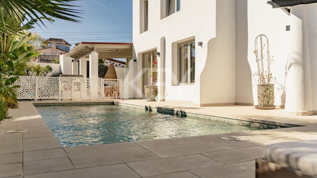 Luxurious 4 Bedroom Villa for Sale in Linda Vista Baja, San Pedro de Alcantara