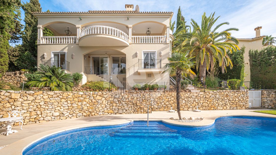 Elegant Villa with Breathtaking Sea Views on Marbella's Prestigious Golden Mile
