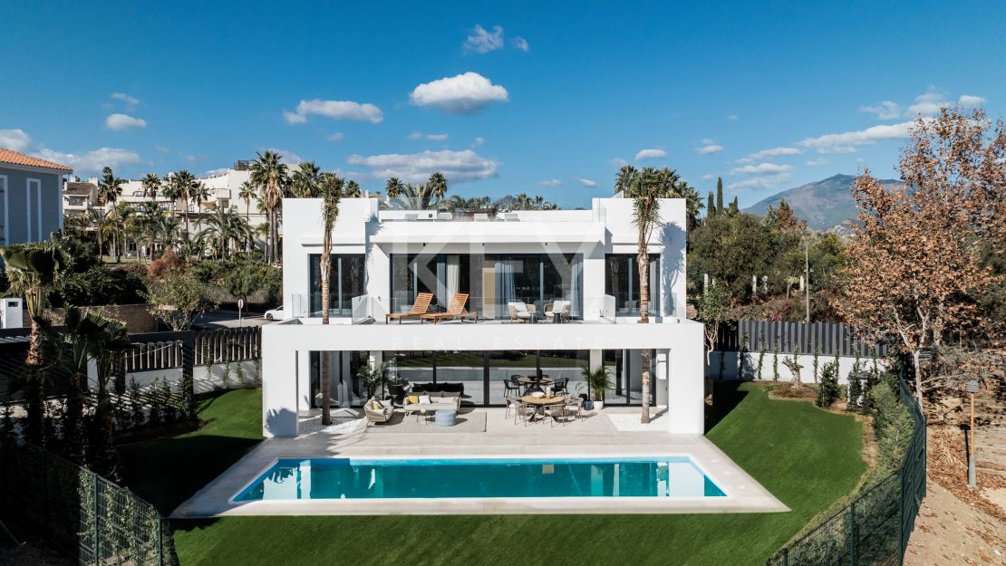 Unique Modern-Style Villa with Stunning Views for Sale in El Campanario, Estepona