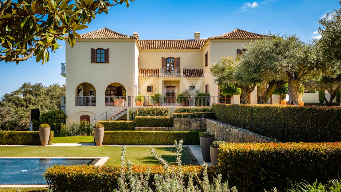 La arquitectura española se encuentra con el encanto andaluz: una impresionante mansión en el campo de golf de San Roque Club