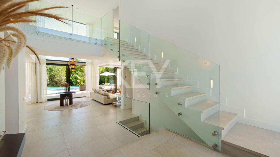 Современная вилла в Altos de Puente Romano, Золотая Миля Марбельи