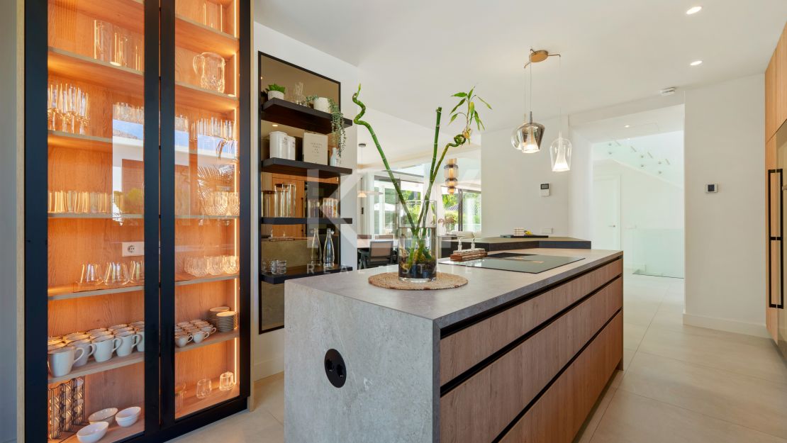 Современная вилла в Altos de Puente Romano, Золотая Миля Марбельи