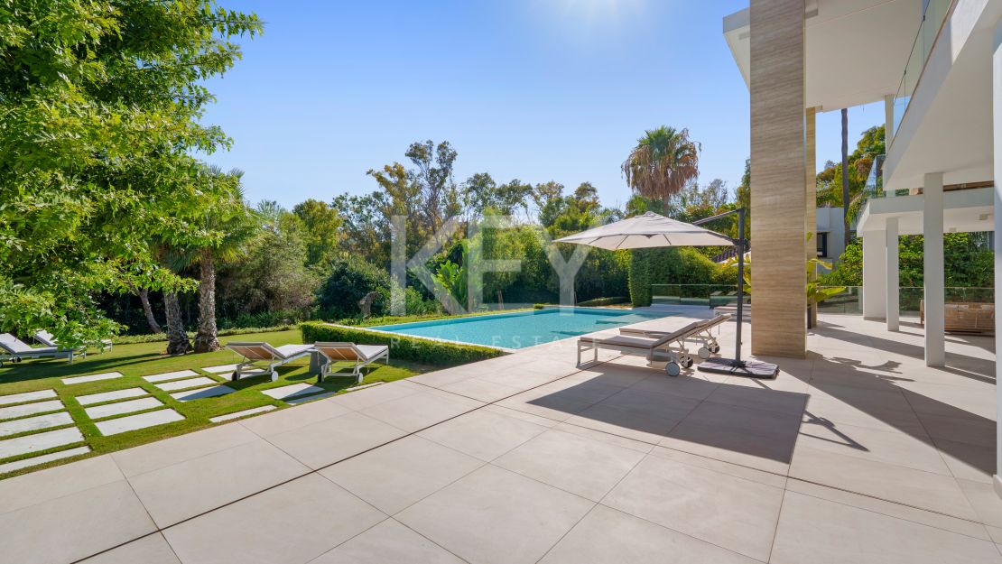 Современная вилла в Altos de Puente Romano, Золотая Миля Марбельи