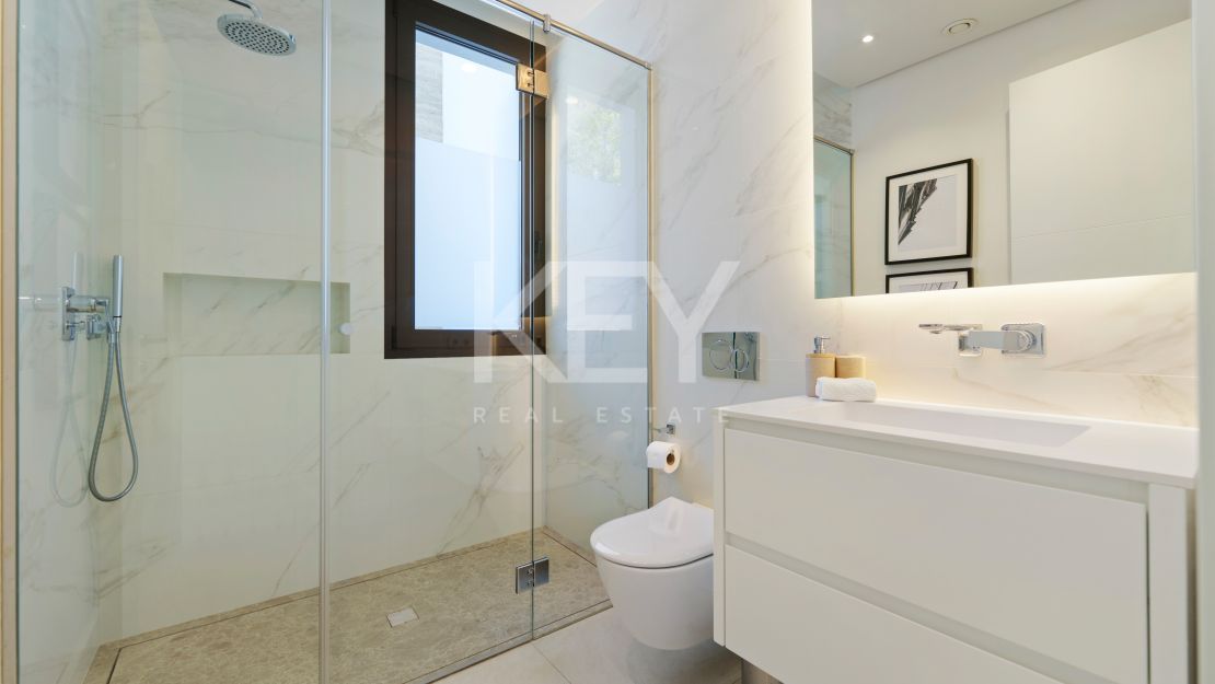 Современная вилла в Altos de Puente Romano, Золотая Миля Марбельи