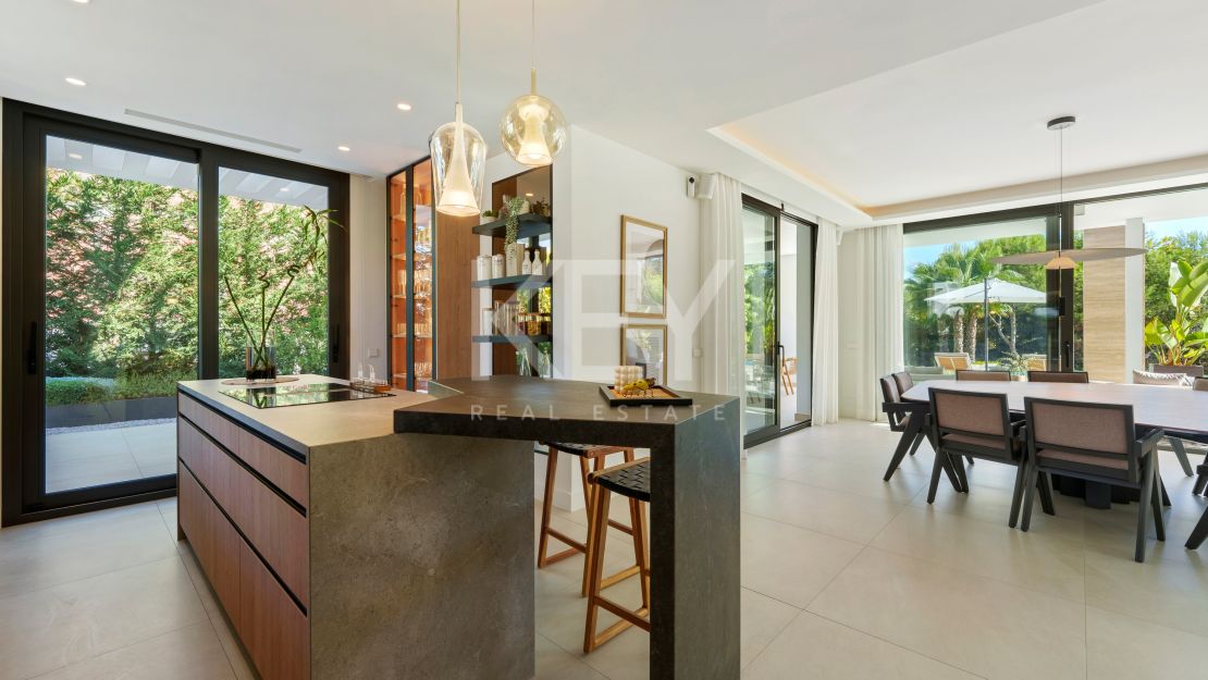 Современная вилла в Altos de Puente Romano, Золотая Миля Марбельи