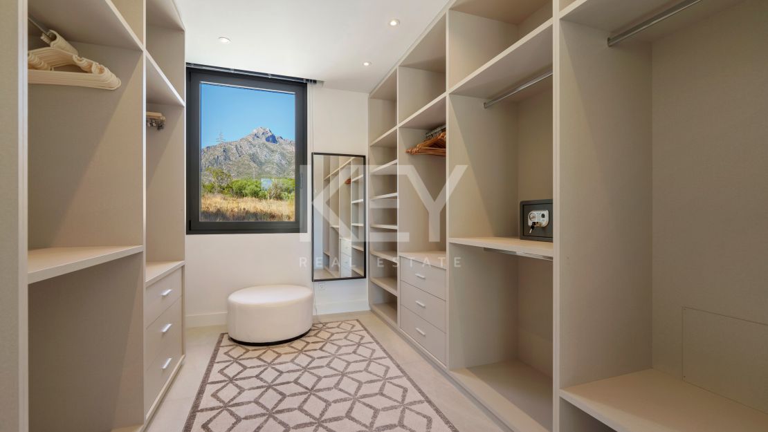 Современная вилла в Altos de Puente Romano, Золотая Миля Марбельи