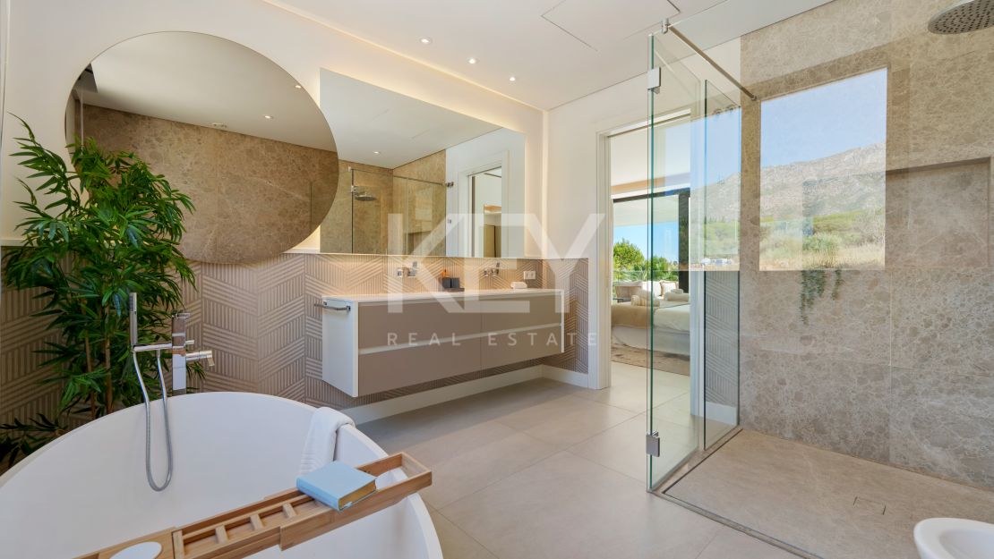 Современная вилла в Altos de Puente Romano, Золотая Миля Марбельи