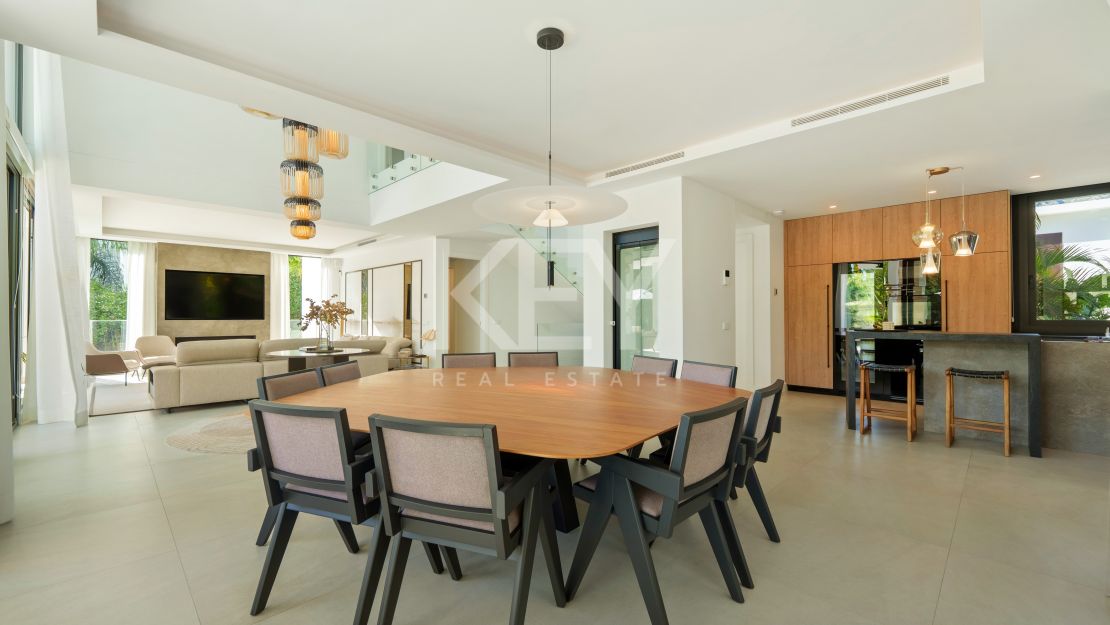 Современная вилла в Altos de Puente Romano, Золотая Миля Марбельи