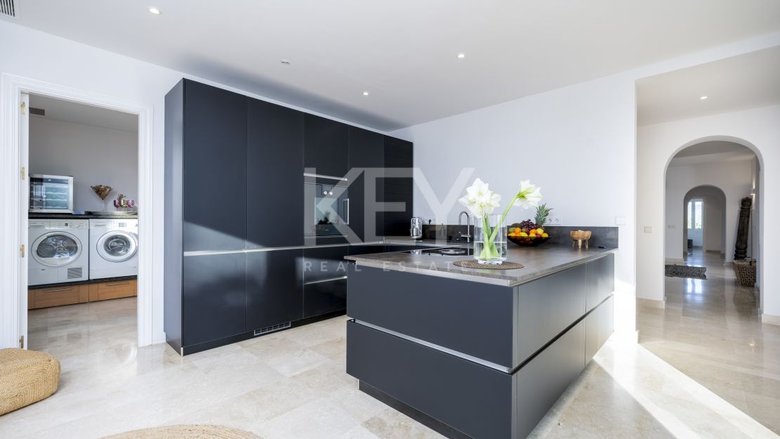 Villa de lujo excepcional con vistas panorámicas al Mediterráneo en Los Altos de los Monteros, Marbella