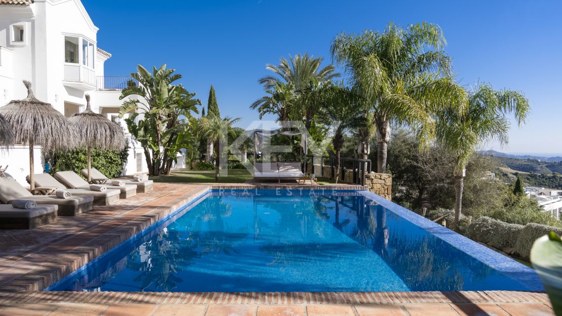 Villa de lujo excepcional con vistas panorámicas al Mediterráneo en Los Altos de los Monteros, Marbella
