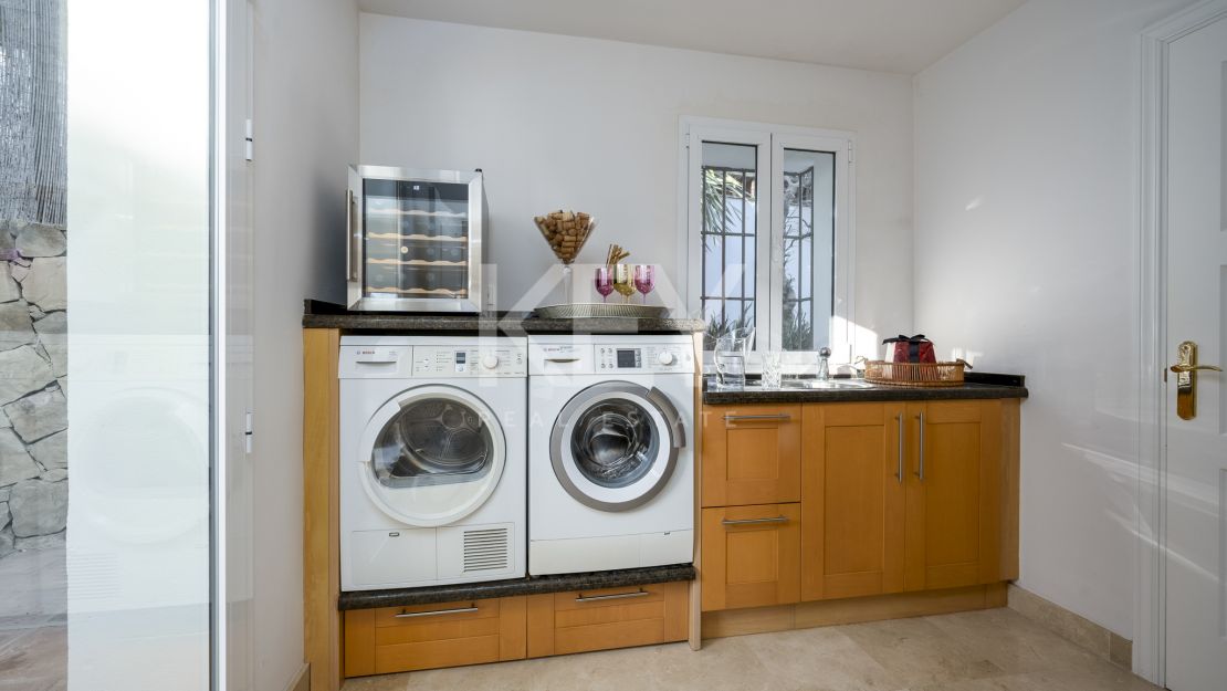 Villa de lujo excepcional con vistas panorámicas al Mediterráneo en Los Altos de los Monteros, Marbella