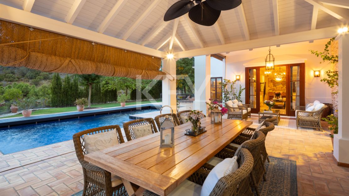 Exceptional Mediterranean-style villa for sale in El Madroñal, Benahavis