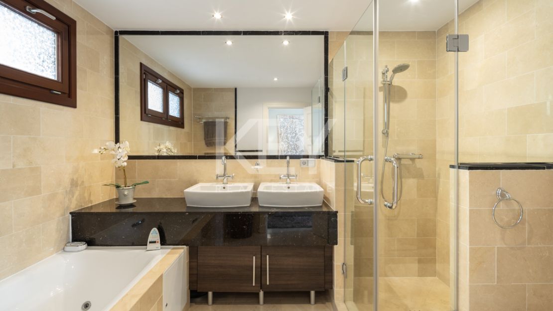 Exceptional Mediterranean-style villa for sale in El Madroñal, Benahavis