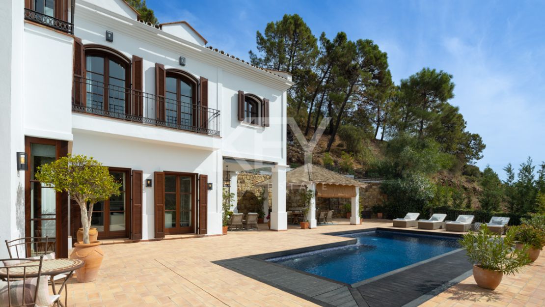 Exceptional Mediterranean-style villa for sale in El Madroñal, Benahavis