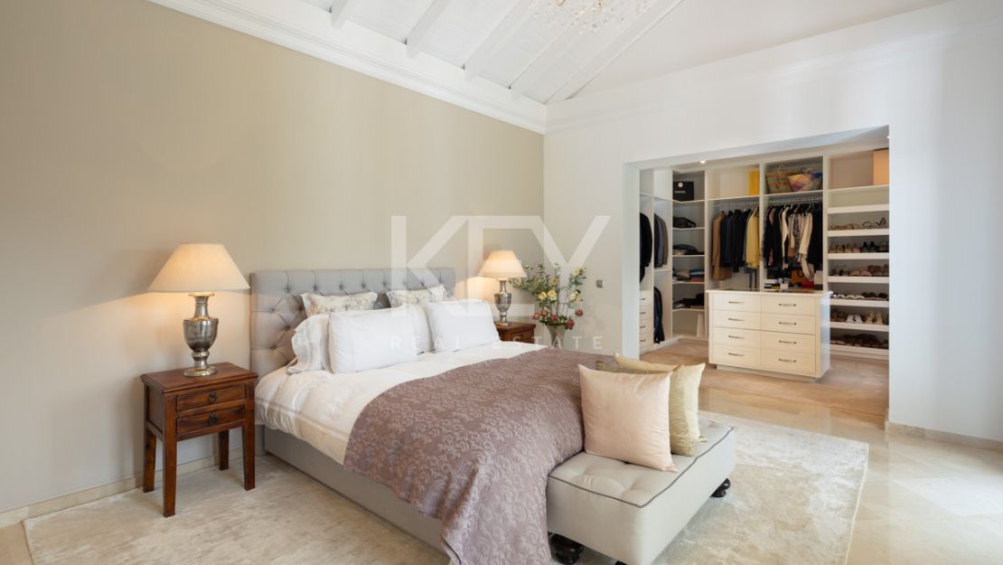 Exceptional Mediterranean-style villa for sale in El Madroñal, Benahavis