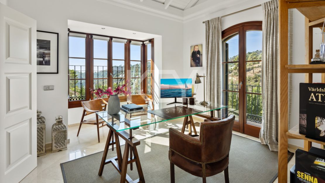 Exceptional Mediterranean-style villa for sale in El Madroñal, Benahavis