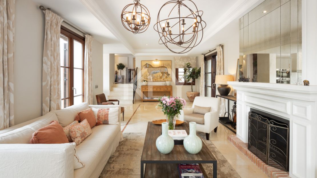 Exceptional Mediterranean-style villa for sale in El Madroñal, Benahavis