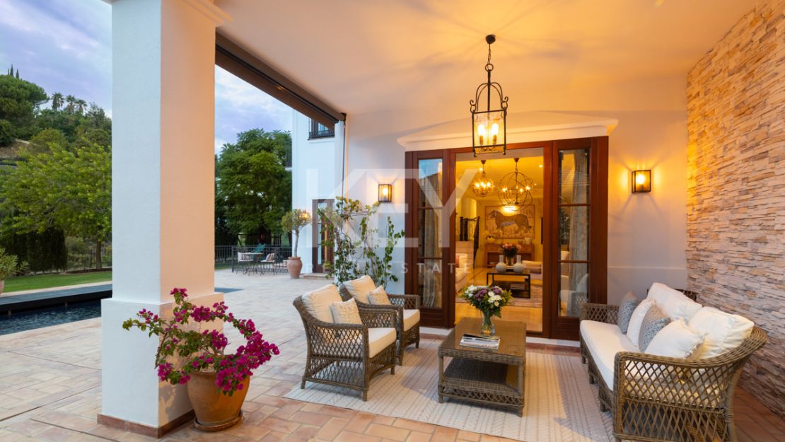 Exceptional Mediterranean-style villa for sale in El Madroñal, Benahavis