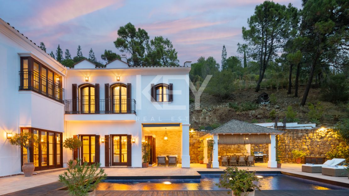 Exceptional Mediterranean-style villa for sale in El Madroñal, Benahavis