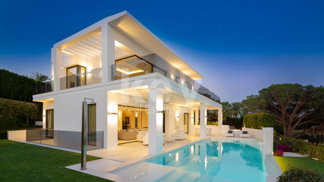 Dazzling 5 bedroom villa for sale in Nagueles, Marbella. 