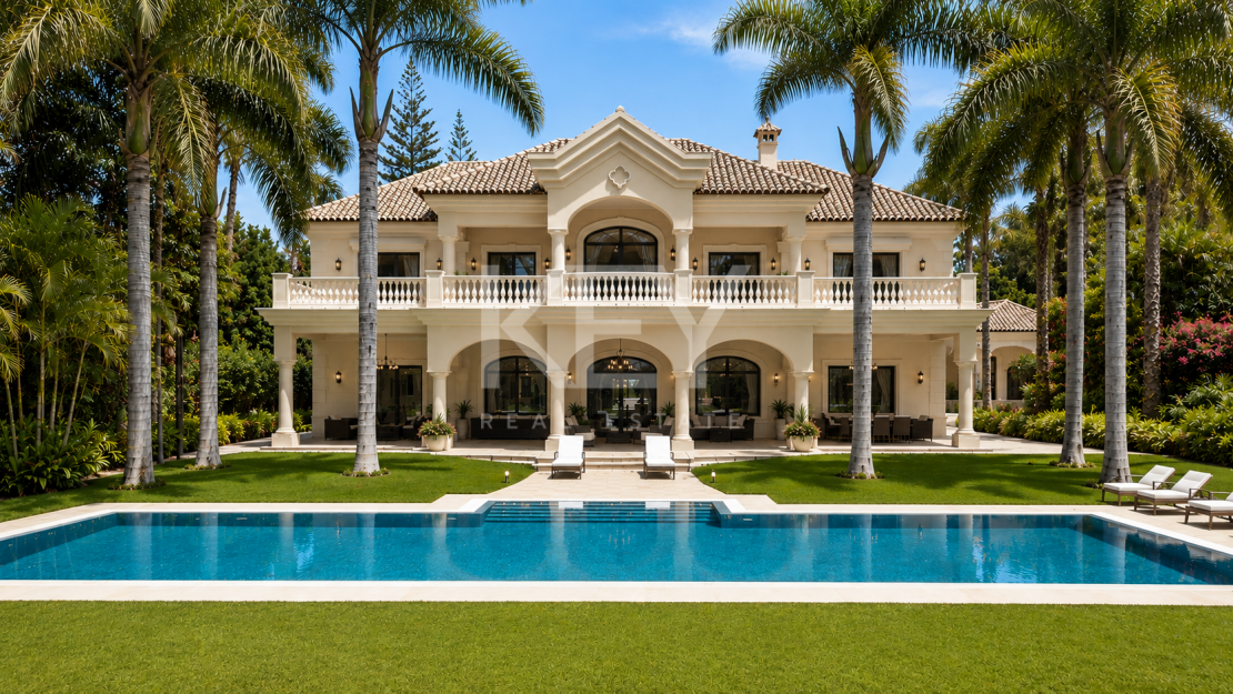Villa Travertino: luxurious beachside Villa for sale in Guadalmina Baja