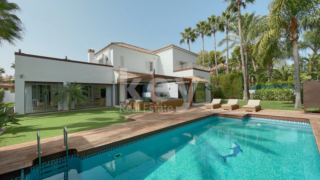 Spectacular 4-Bedroom Villa in Las Mimosas, Marbella, Within walking distance of Mistral Beach