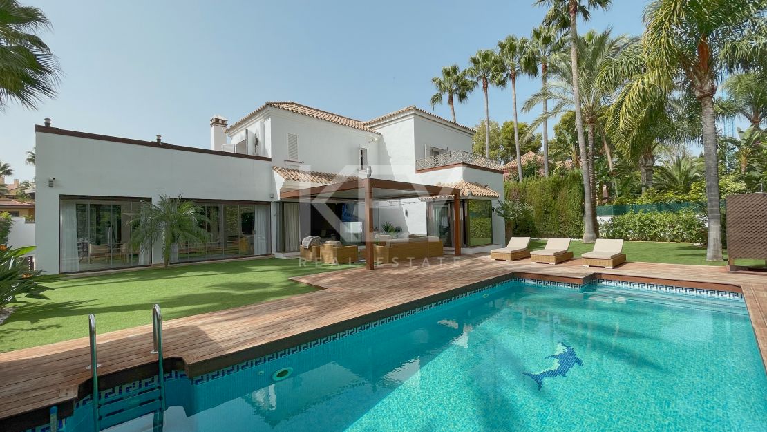 Espectacular villa de 4 dormitorios en Las Mimosas, Marbella, a poca distancia de la playa de Mistral