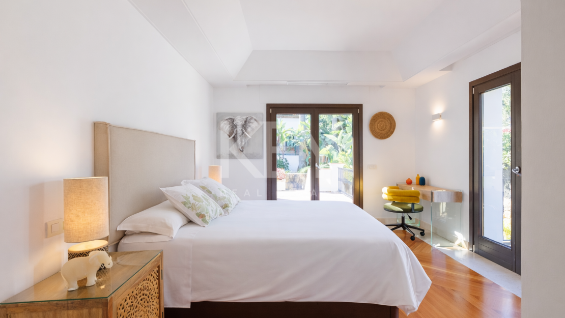 Stunning villa for rent next to the beach in Casasola, Estepona.