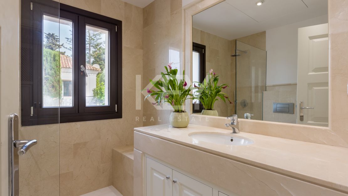 Stunning villa for rent next to the beach in Casasola, Estepona.