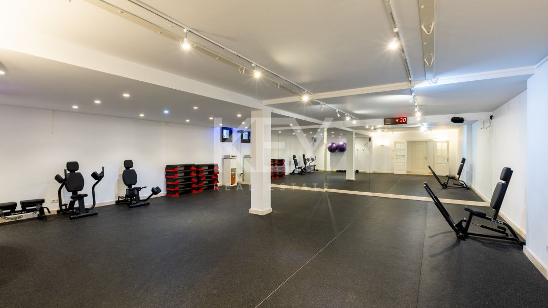 Stunning villa for rent next to the beach in Casasola, Estepona.