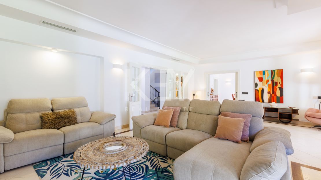 Stunning villa for rent next to the beach in Casasola, Estepona.