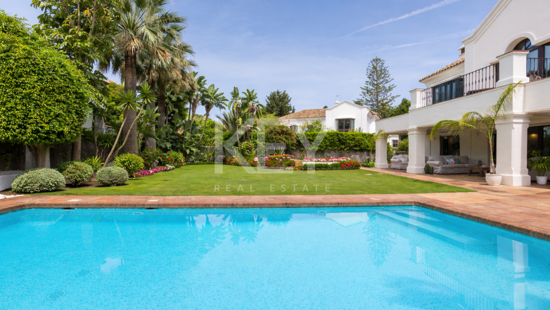 Stunning villa for rent next to the beach in Casasola, Estepona.