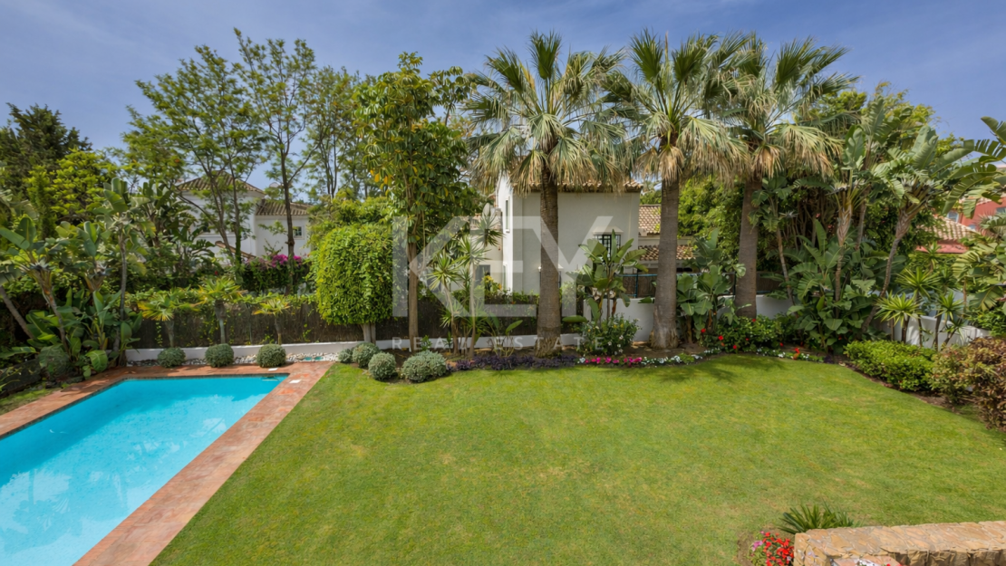 Stunning villa for rent next to the beach in Casasola, Estepona.