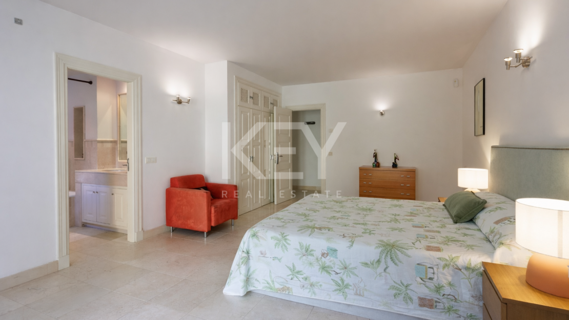 Stunning villa for rent next to the beach in Casasola, Estepona.