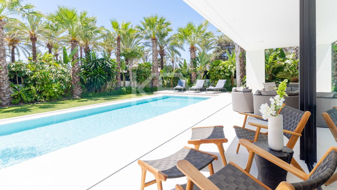 Fabulous villa with brilliant panoramic views for sale in Marbesa, Marbella