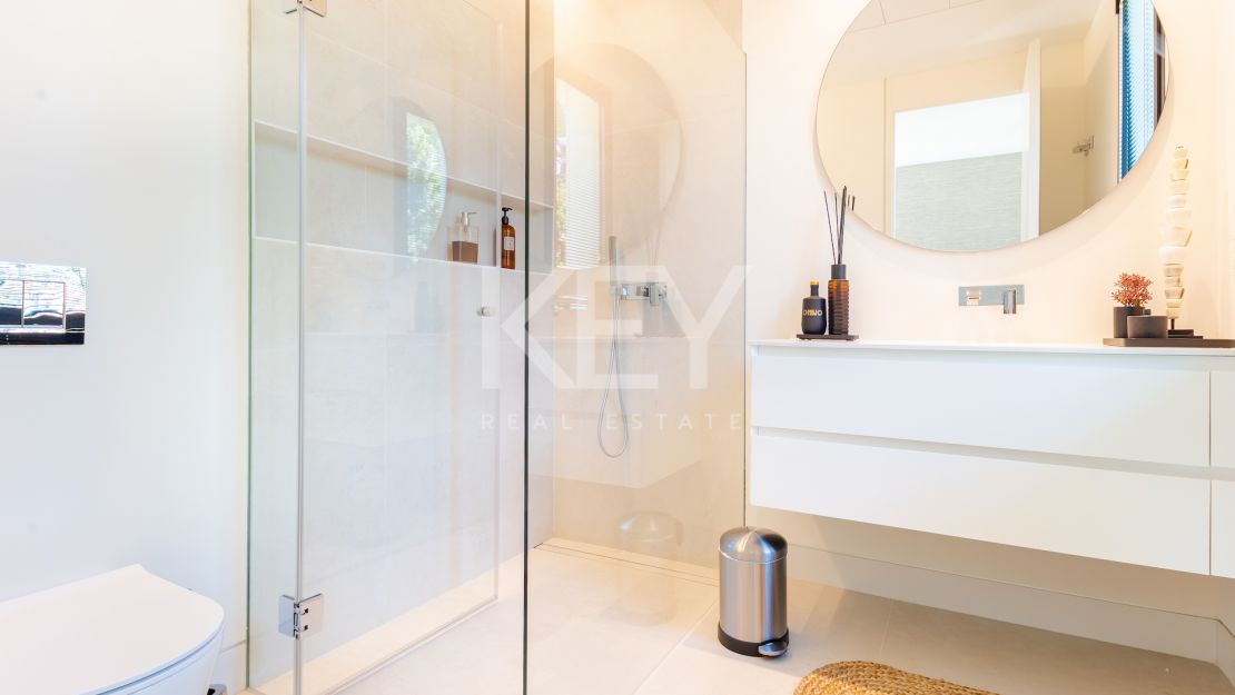 Fabulous villa with brilliant panoramic views for sale in Marbesa, Marbella