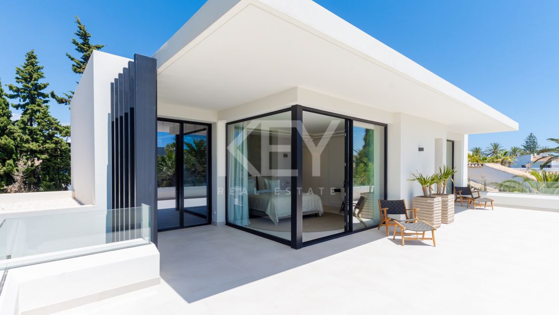 Fabulous villa with brilliant panoramic views for sale in Marbesa, Marbella